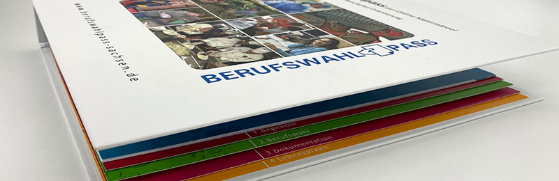 Foto: Ansicht eines Dossier mit dem Titel "BERUFSWAHLPASS"