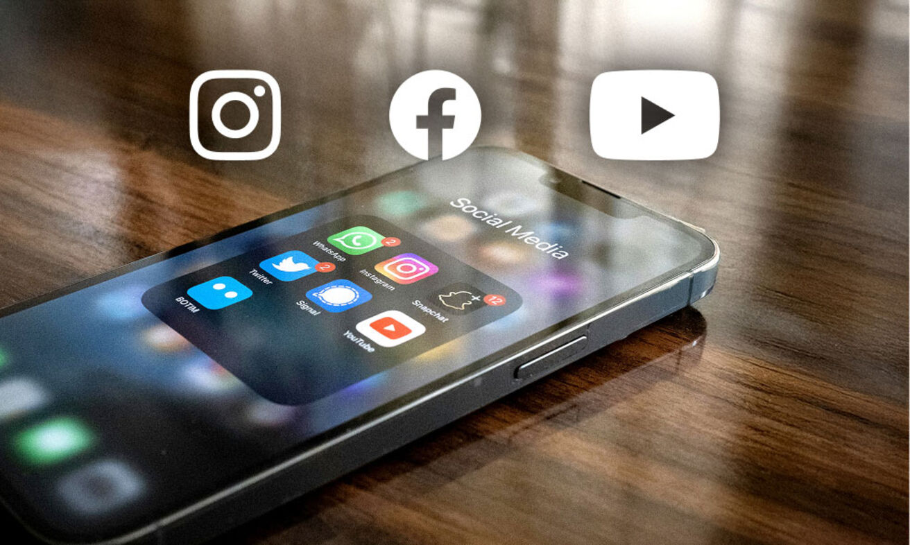 Grafik: Smartphone mit den Logos von Instagram, Facebook, YouTube